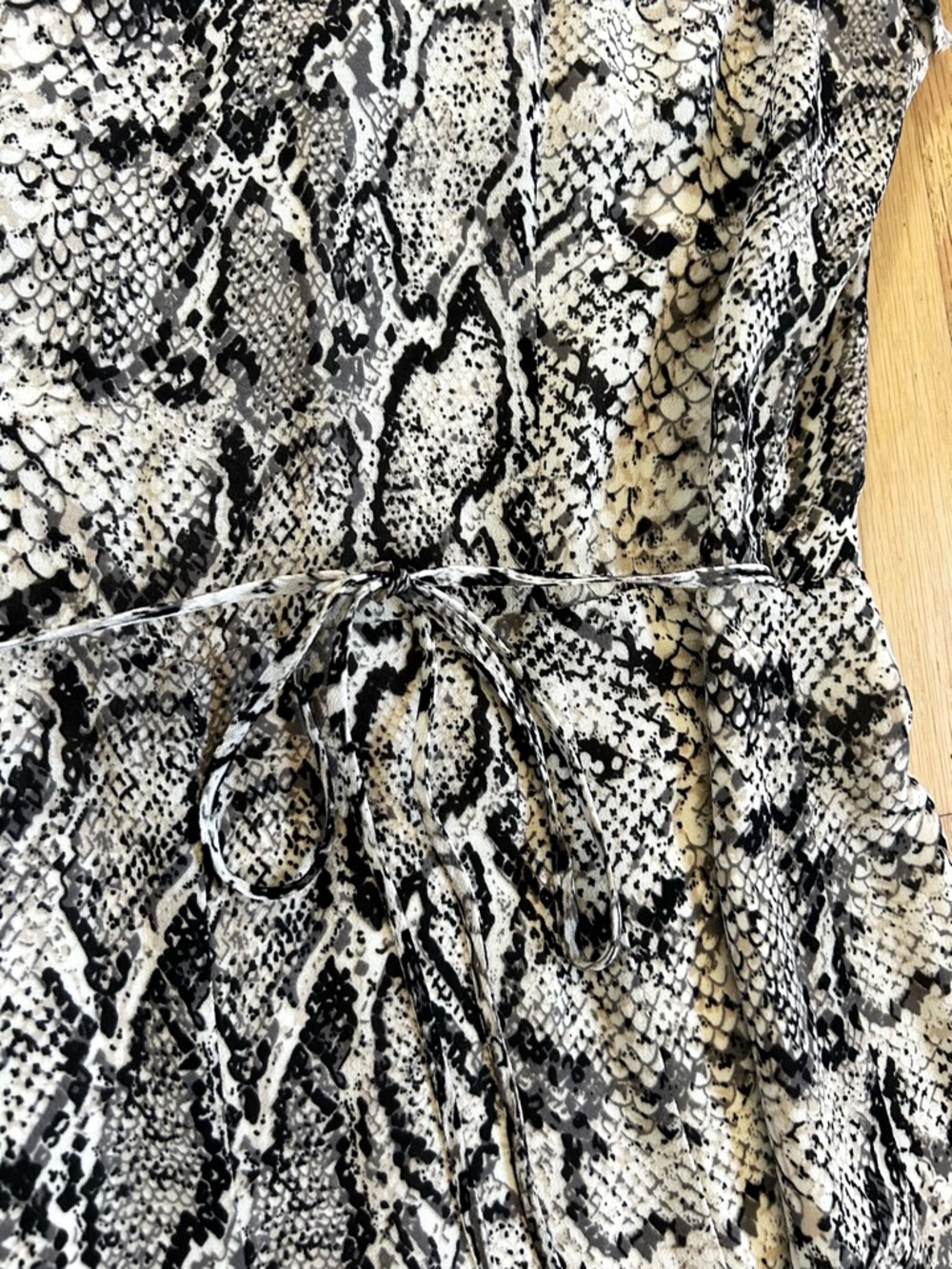 REFORMATION carina midi wrap dress snake print beige black size M - Picture 10 of 12